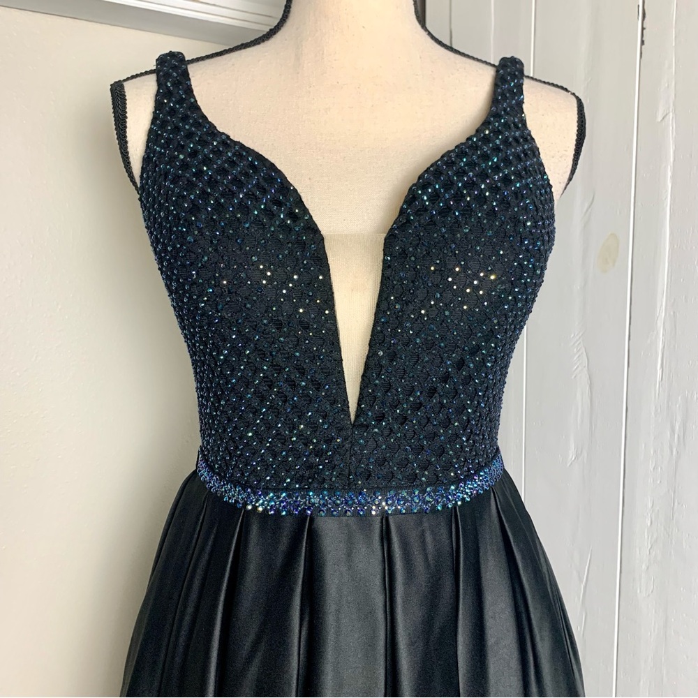 VIENNA PROM Black and Blue Beaded Sleeveless Short Dress Size 6